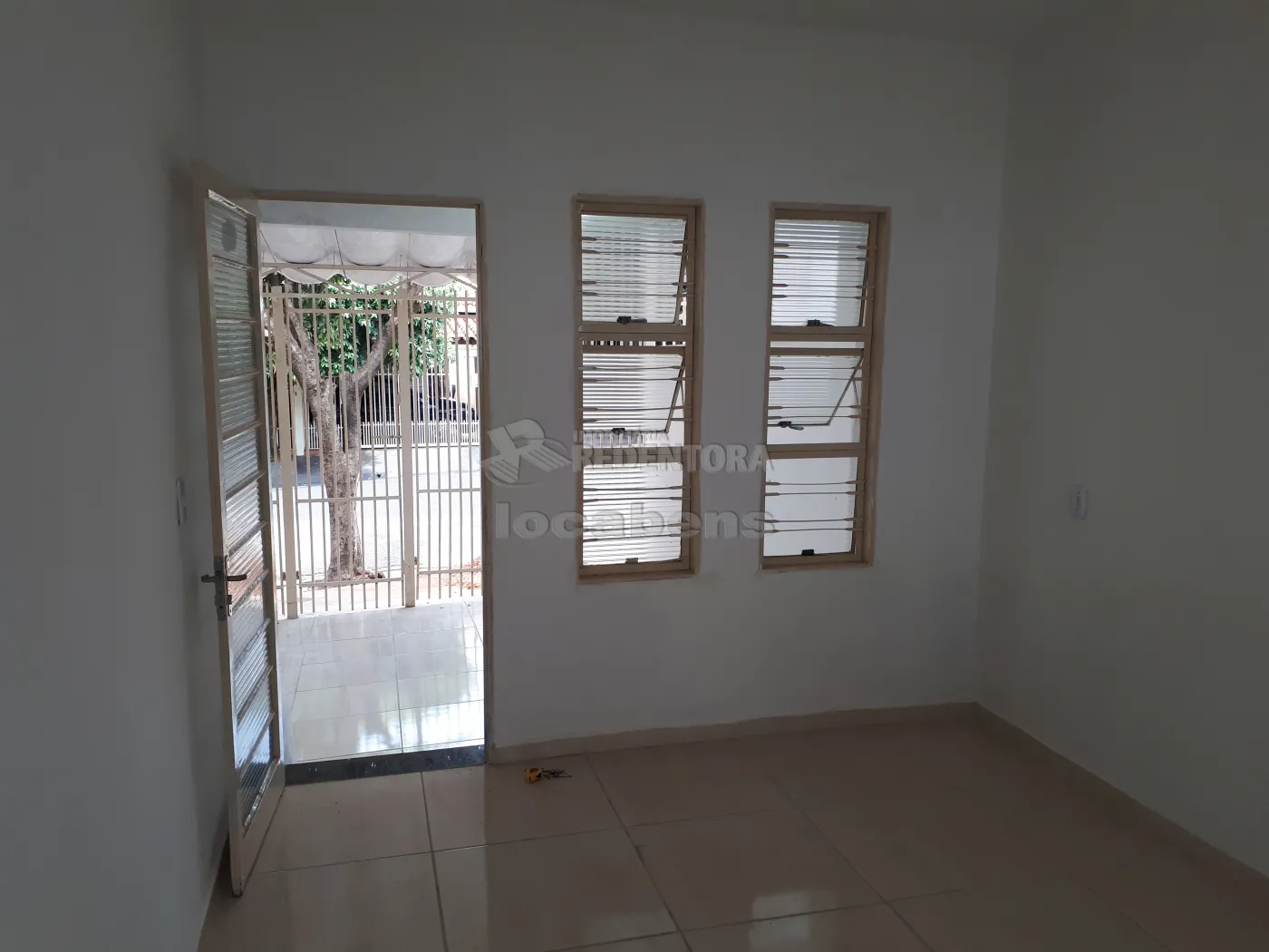 Alugar Casa / Padrão em São José do Rio Preto apenas R$ 1.100,00 - Foto 4