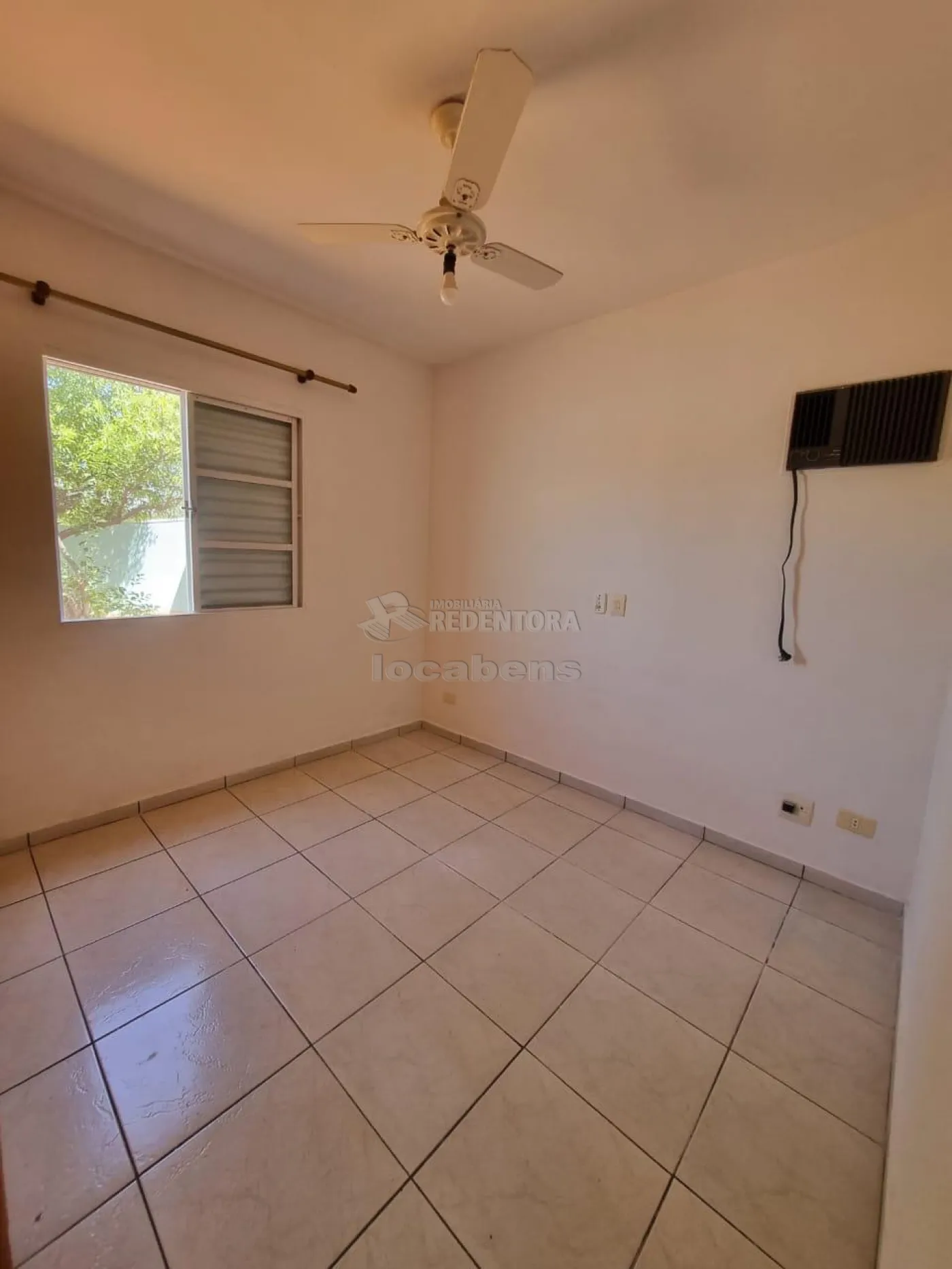 Alugar Casa / Condomínio em São José do Rio Preto R$ 1.800,00 - Foto 4