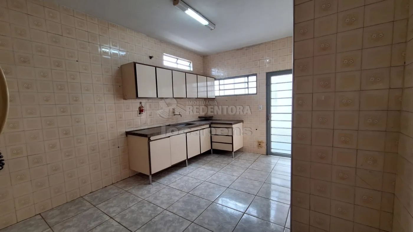 Alugar Casa / Padrão em São José do Rio Preto R$ 2.200,00 - Foto 1