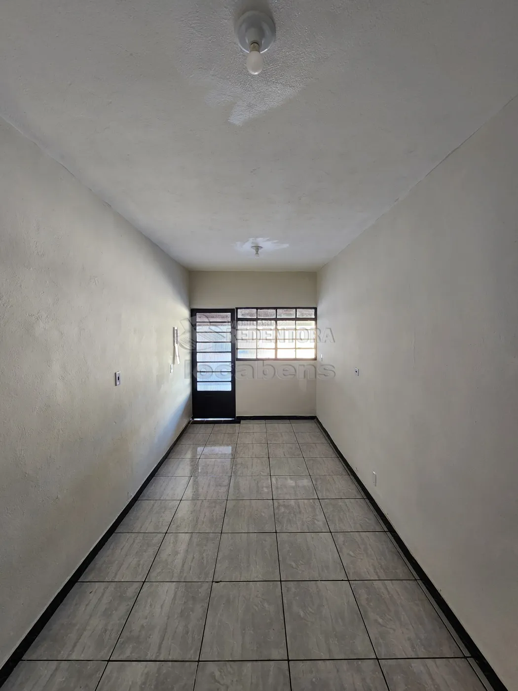 Alugar Casa / Padrão em São José do Rio Preto R$ 1.400,00 - Foto 2