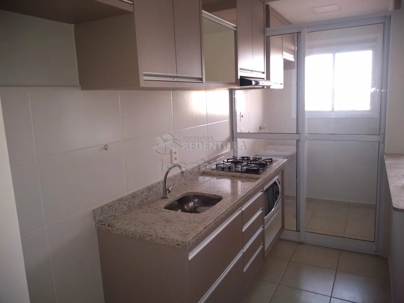 Apartamento à venda com 2 quartos, 65m² - Foto 2