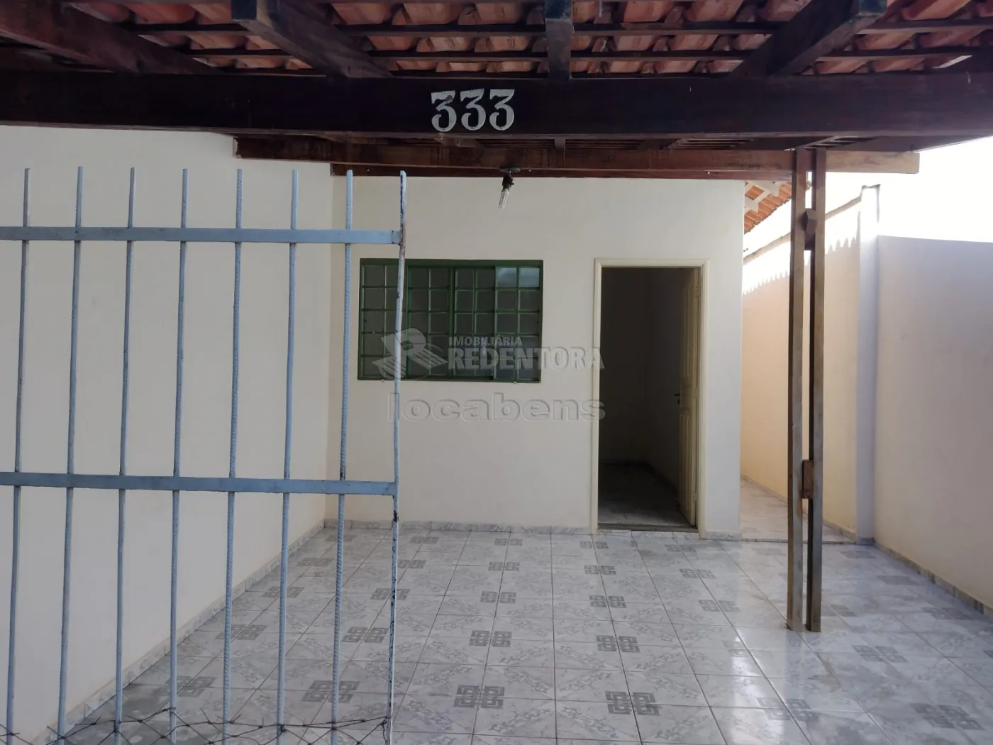 Alugar Casa / Padrão em São José do Rio Preto R$ 1.500,00 - Foto 1