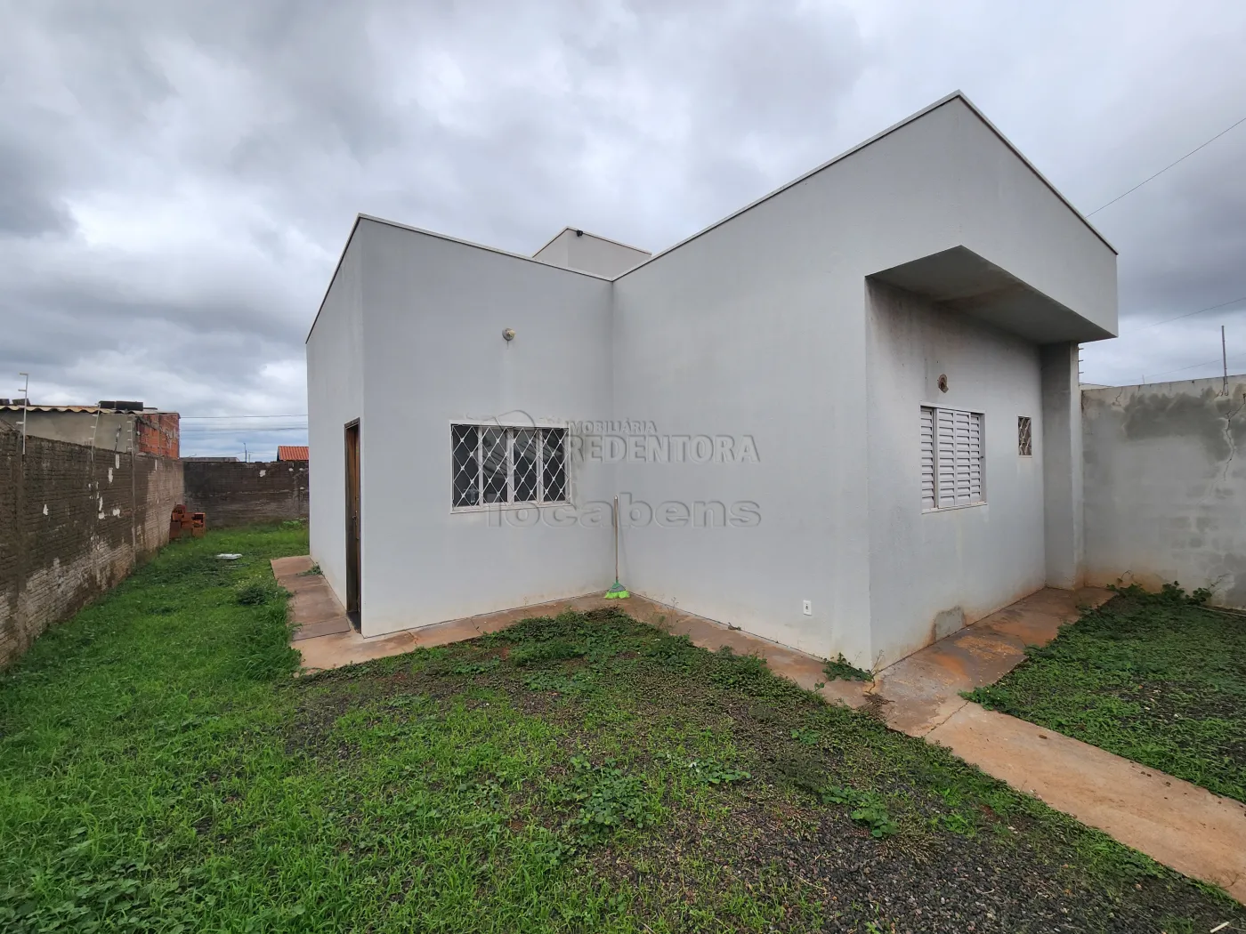 Casa à venda com 2 quartos, 61m² - Foto 1