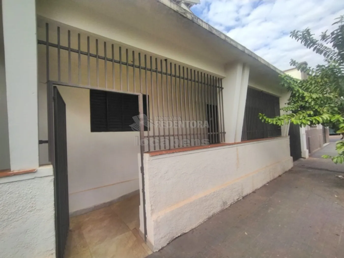 Alugar Casa / Padrão em São José do Rio Preto R$ 2.000,00 - Foto 2