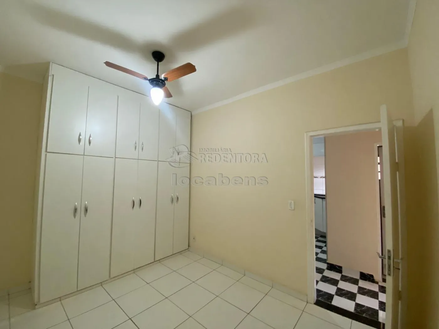 Alugar Casa / Padrão em São José do Rio Preto R$ 1.700,00 - Foto 8