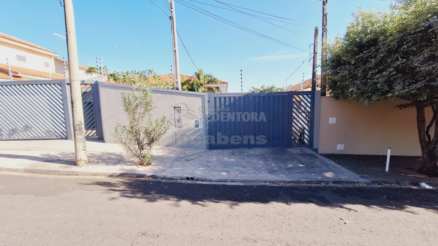 Alugar Casa / Padrão em São José do Rio Preto R$ 1.600,00 - Foto 1