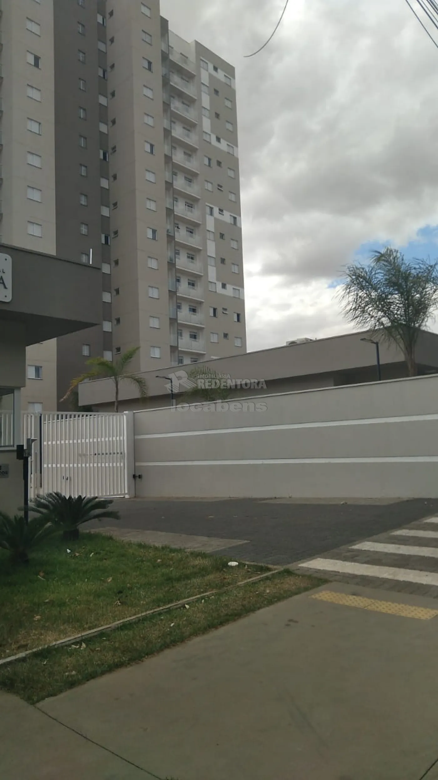 Alugar Apartamento / Padrão em São José do Rio Preto R$ 1.200,00 - Foto 1