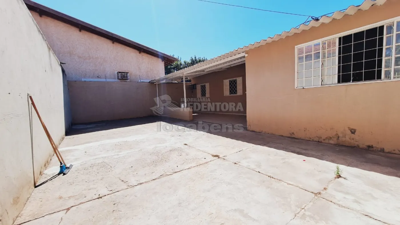 Alugar Casa / Padrão em São José do Rio Preto R$ 1.300,00 - Foto 1