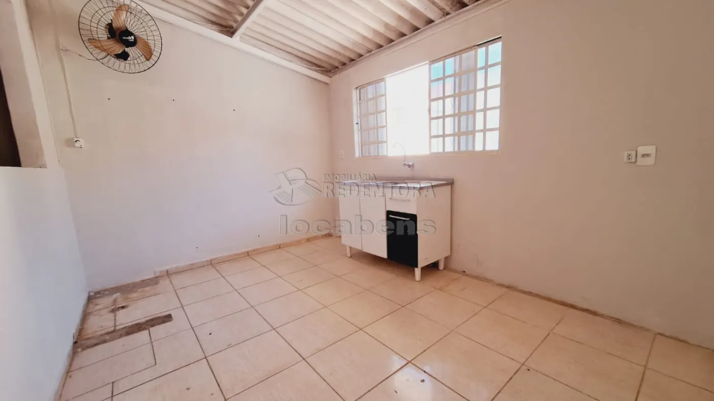 Alugar Casa / Padrão em São José do Rio Preto R$ 1.300,00 - Foto 4