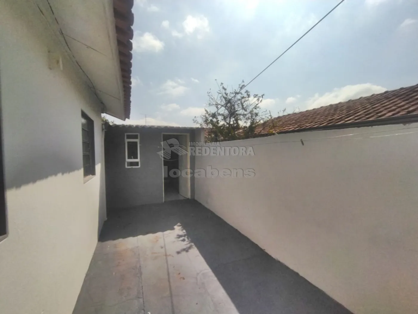 Alugar Casa / Padrão em São José do Rio Preto apenas R$ 800,00 - Foto 1