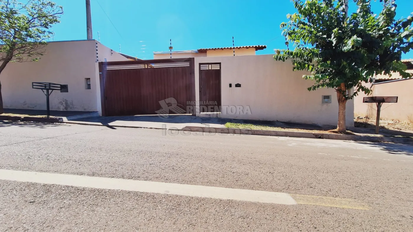 Alugar Casa / Padrão em São José do Rio Preto R$ 1.300,00 - Foto 1