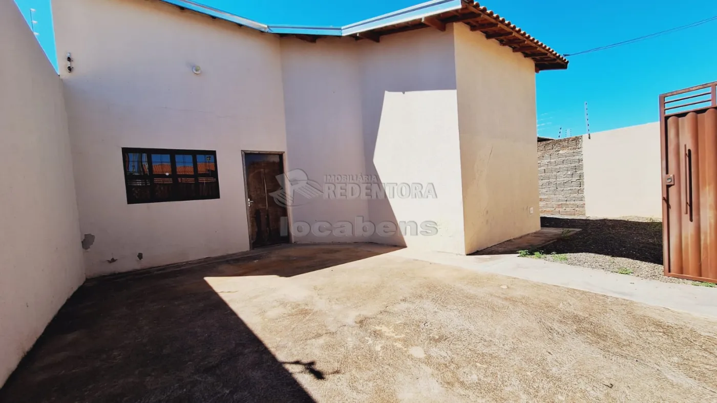 Alugar Casa / Padrão em São José do Rio Preto R$ 1.300,00 - Foto 3