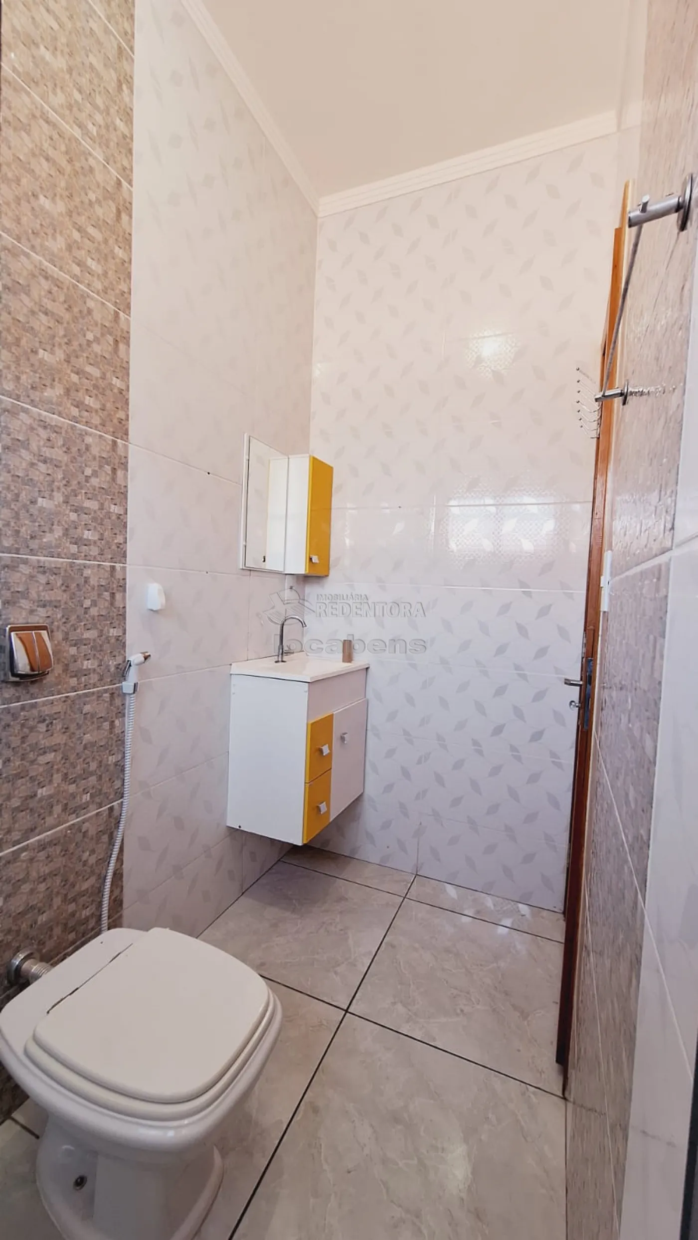 Alugar Casa / Padrão em São José do Rio Preto R$ 1.300,00 - Foto 17