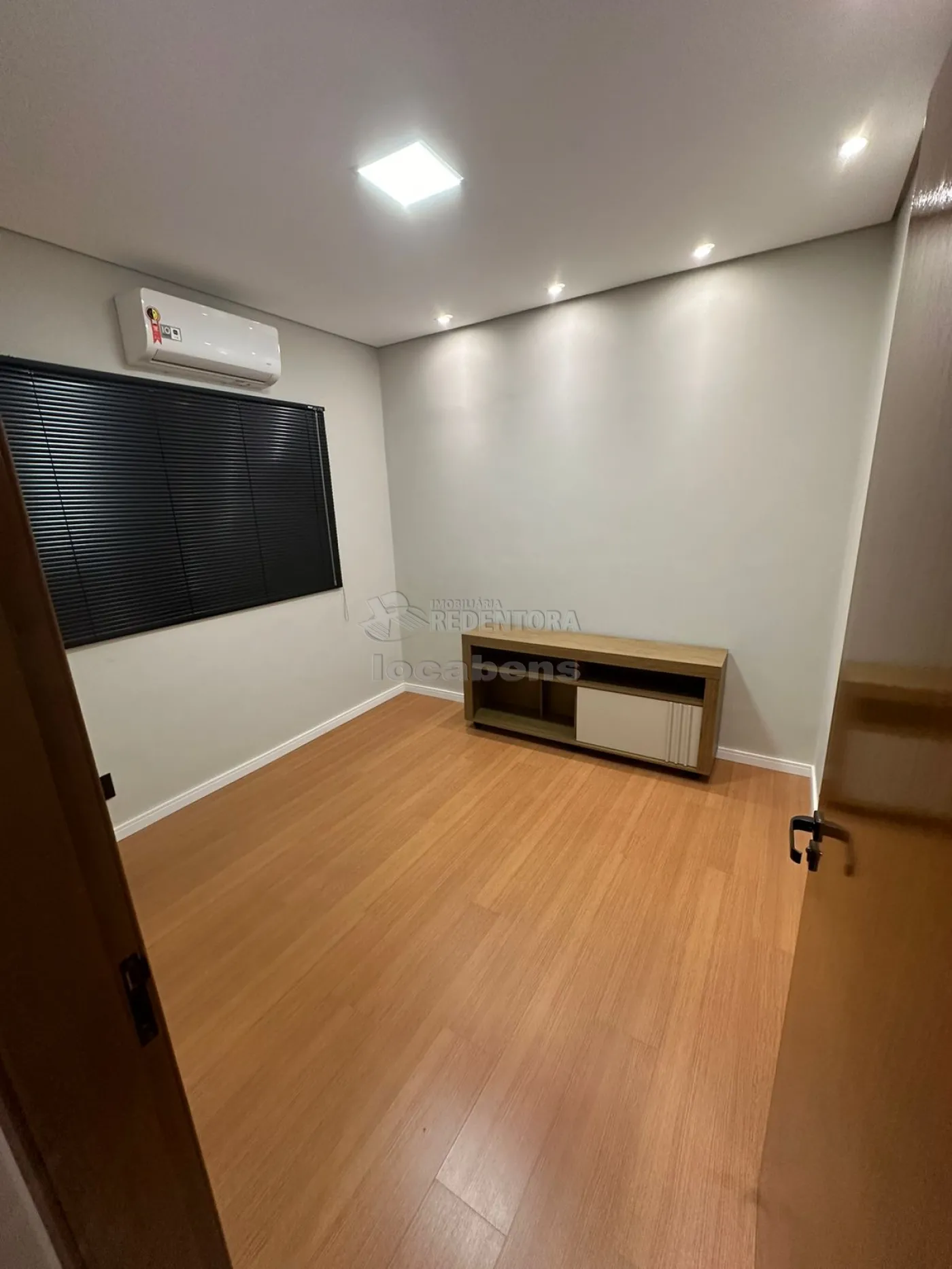 Alugar Comercial / Sala em São José do Rio Preto R$ 1.300,00 - Foto 1