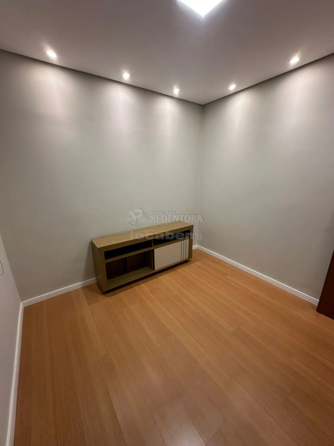 Alugar Comercial / Sala em São José do Rio Preto R$ 1.300,00 - Foto 3