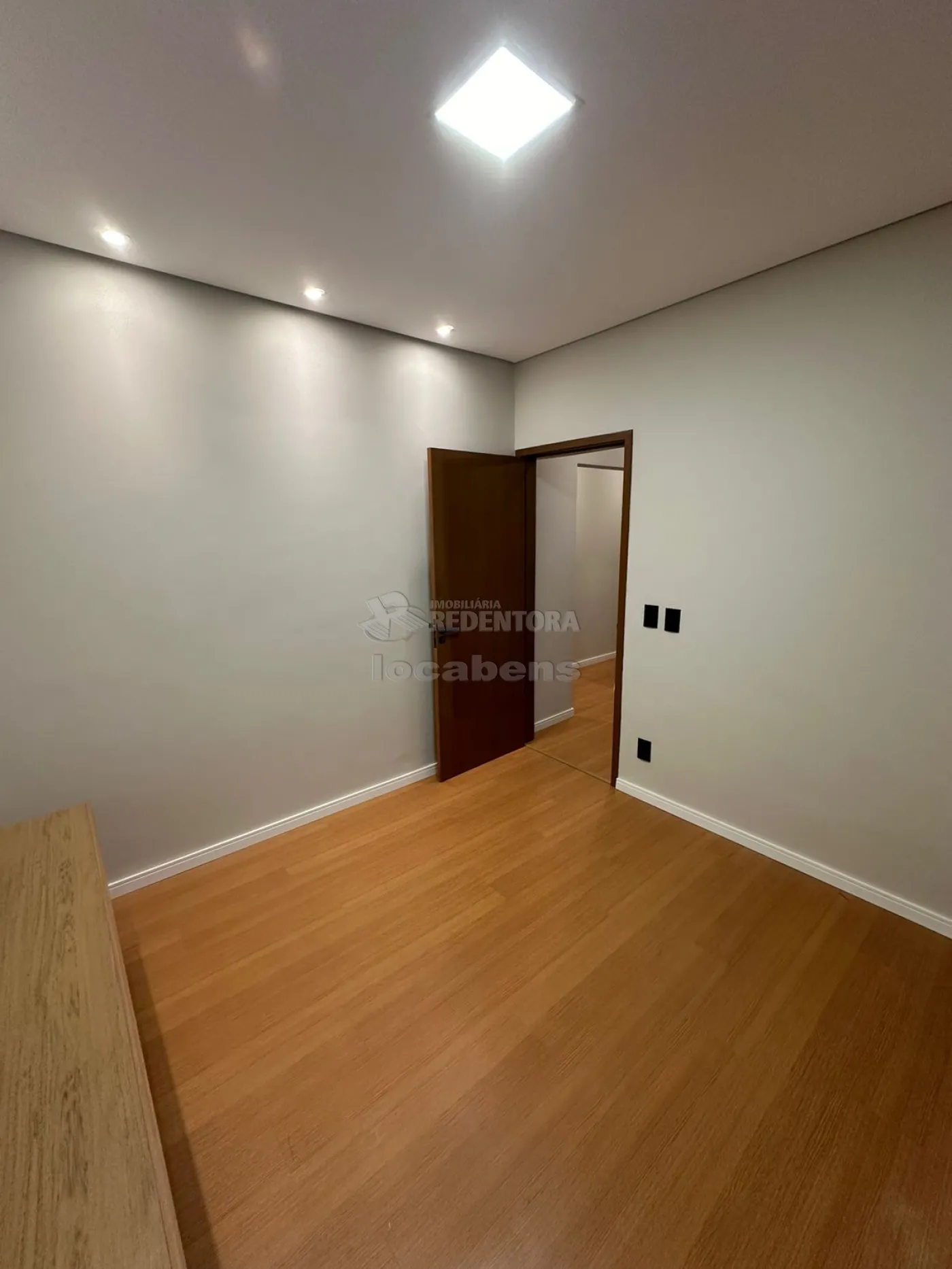 Alugar Comercial / Sala em São José do Rio Preto R$ 1.300,00 - Foto 4