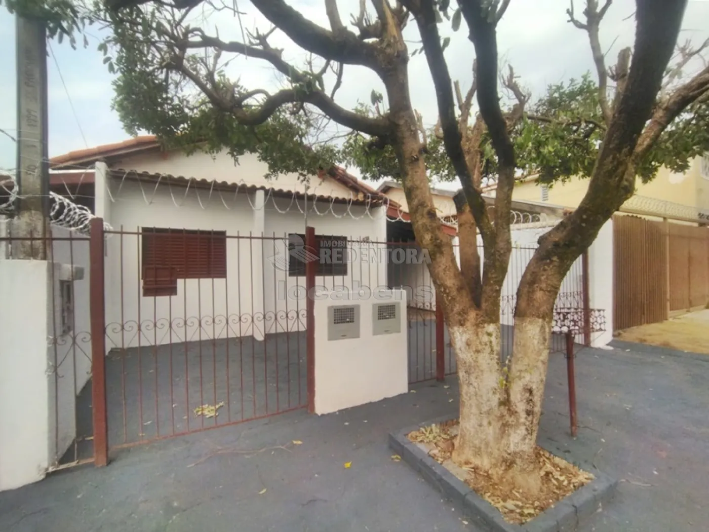 Alugar Casa / Padrão em São José do Rio Preto R$ 1.000,00 - Foto 2