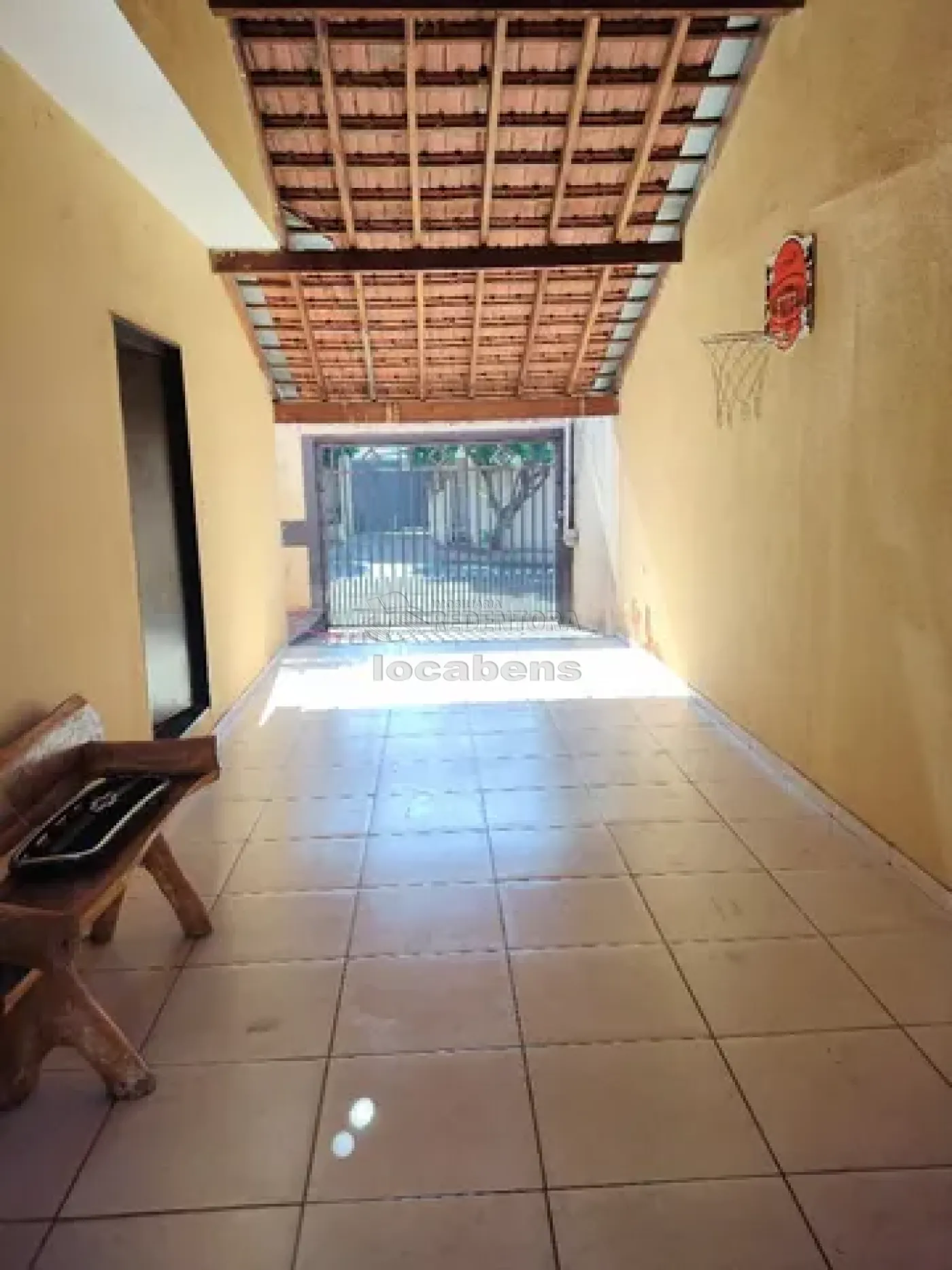 Casa à venda com 3 quartos, 220m² - Foto 2