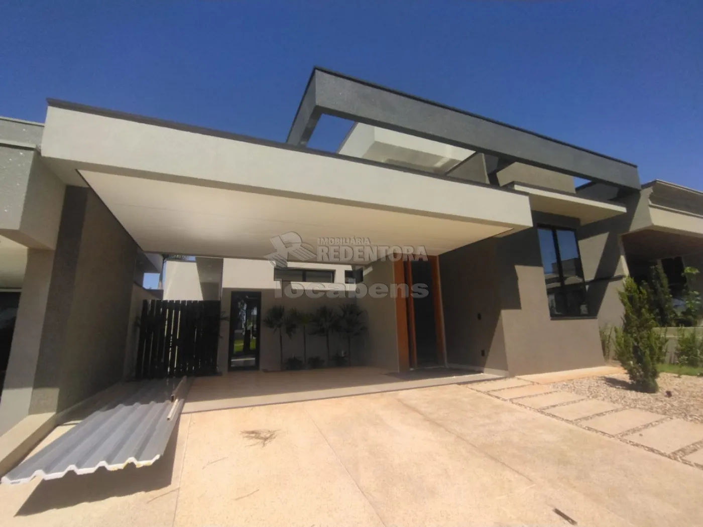 Casa de Condomínio à venda com 3 quartos, 240m² - Foto 1