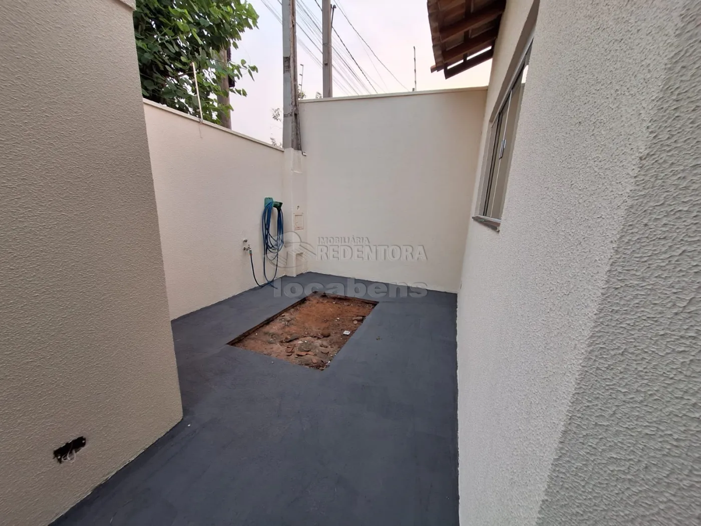 Comprar Casa / Padrão em São José do Rio Preto R$ 430.000,00 - Foto 3