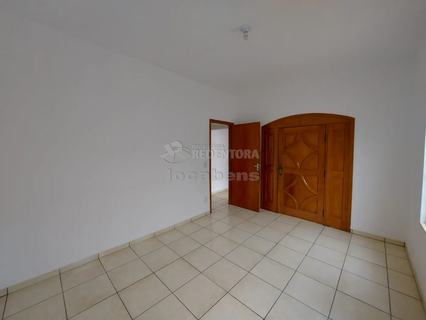 Alugar Casa / Padrão em Guapiaçu R$ 2.500,00 - Foto 2