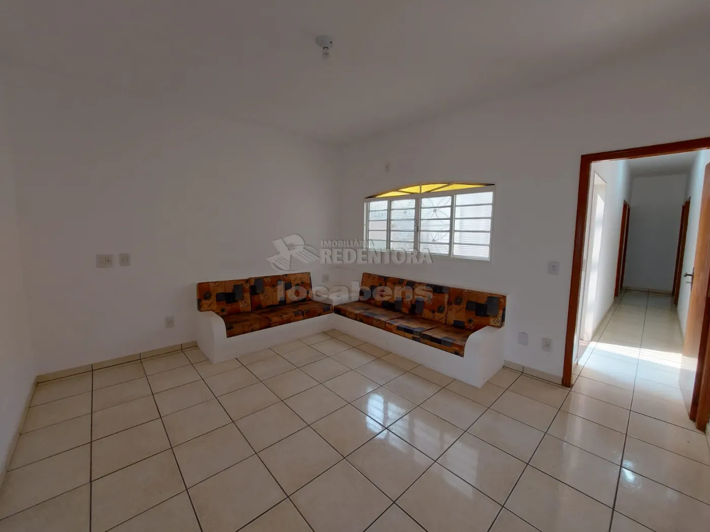 Alugar Casa / Padrão em Guapiaçu R$ 2.500,00 - Foto 3