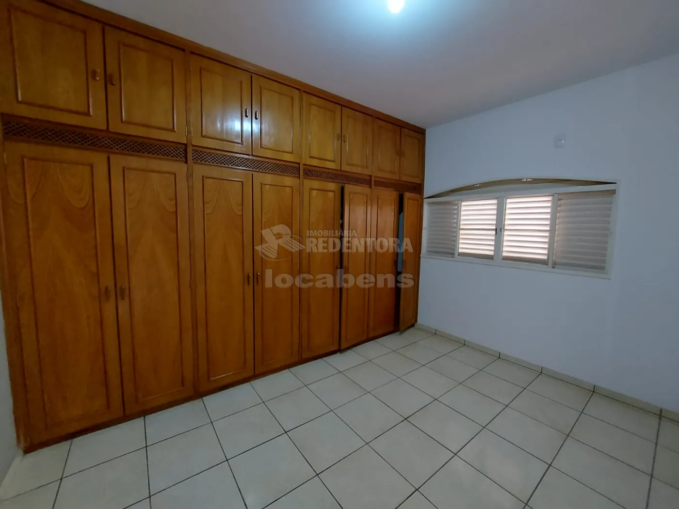 Alugar Casa / Padrão em Guapiaçu R$ 2.500,00 - Foto 11