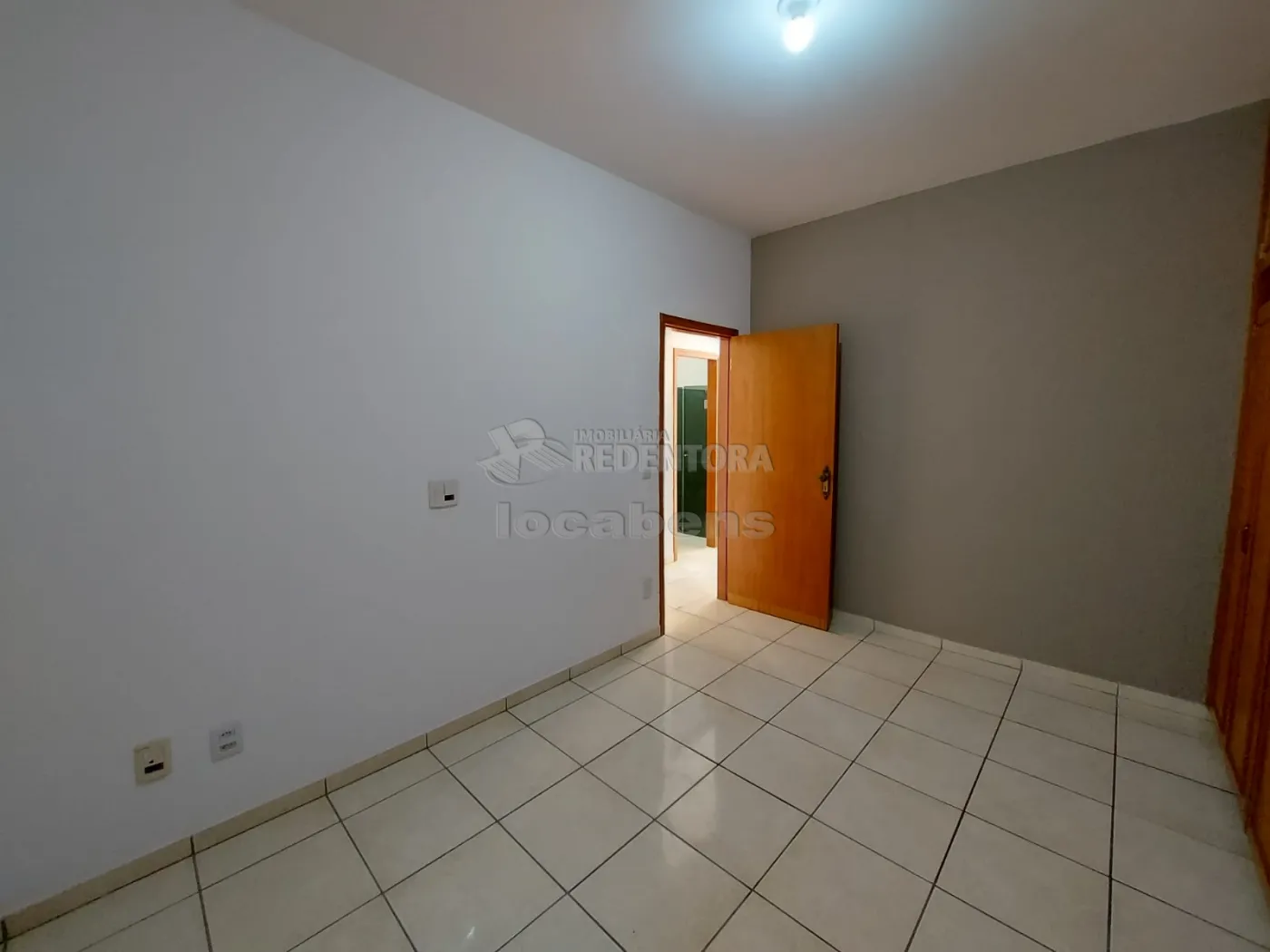 Alugar Casa / Padrão em Guapiaçu R$ 2.500,00 - Foto 12