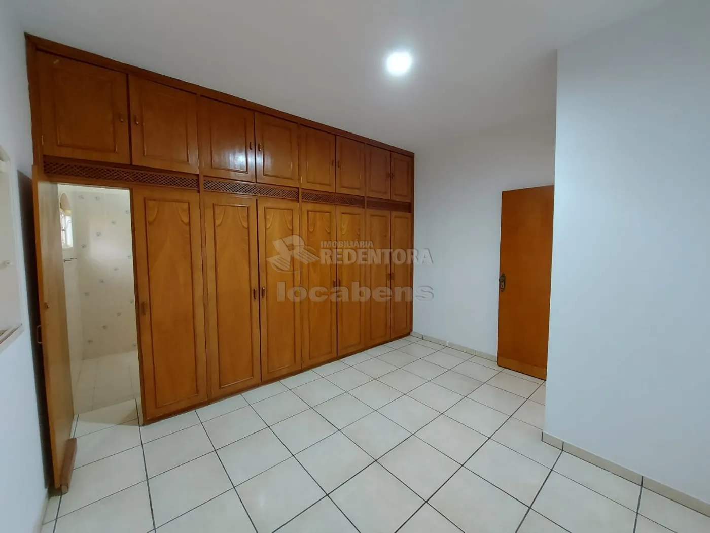 Alugar Casa / Padrão em Guapiaçu R$ 2.500,00 - Foto 14