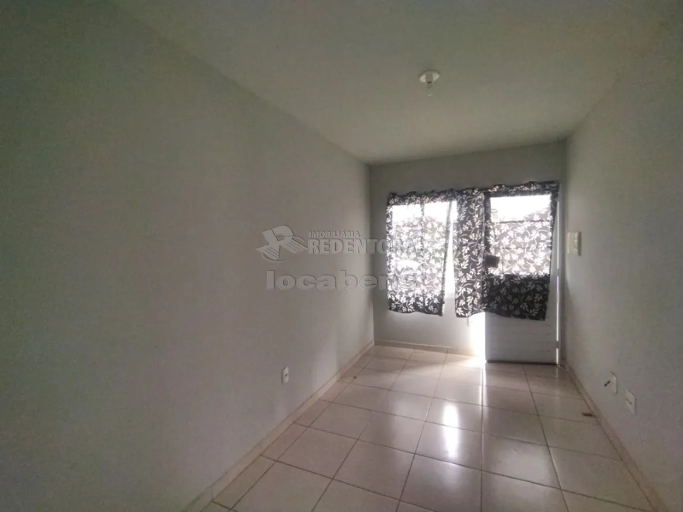 Alugar Casa / Padrão em São José do Rio Preto R$ 800,00 - Foto 5