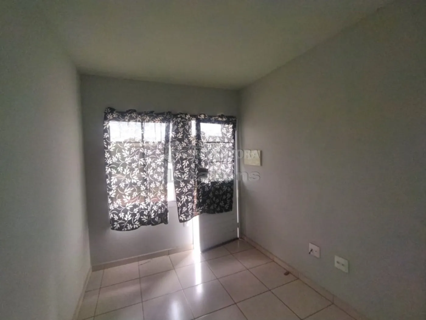 Alugar Casa / Padrão em São José do Rio Preto R$ 800,00 - Foto 6