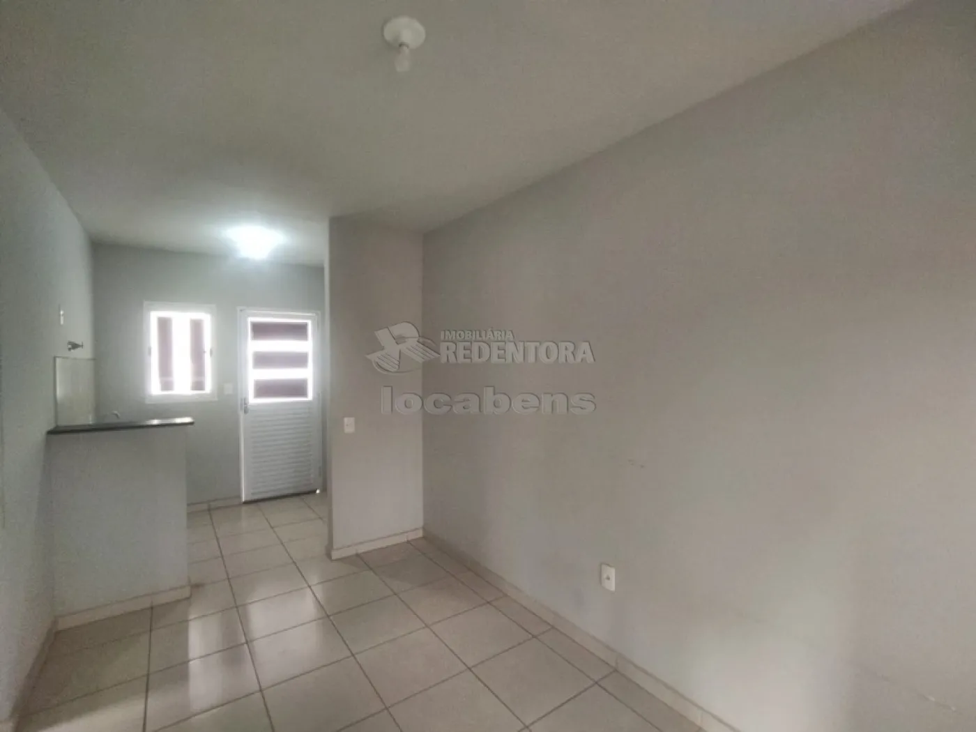 Alugar Casa / Padrão em São José do Rio Preto R$ 800,00 - Foto 3