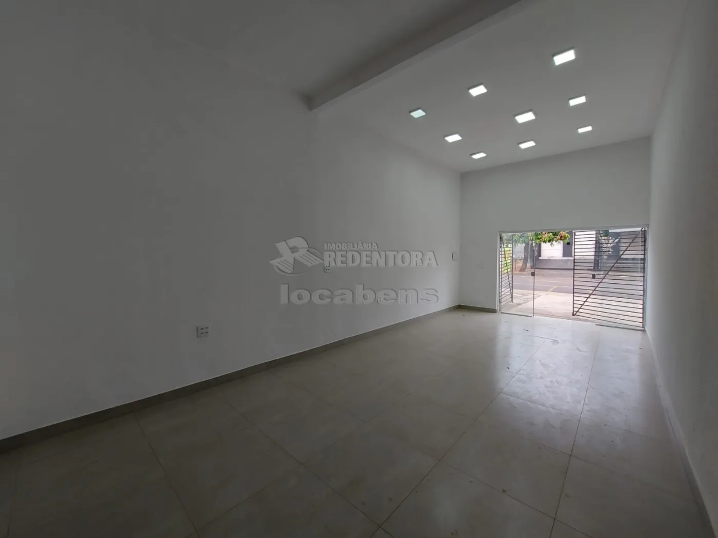 Alugar Comercial / Salão em São José do Rio Preto R$ 1.200,00 - Foto 2