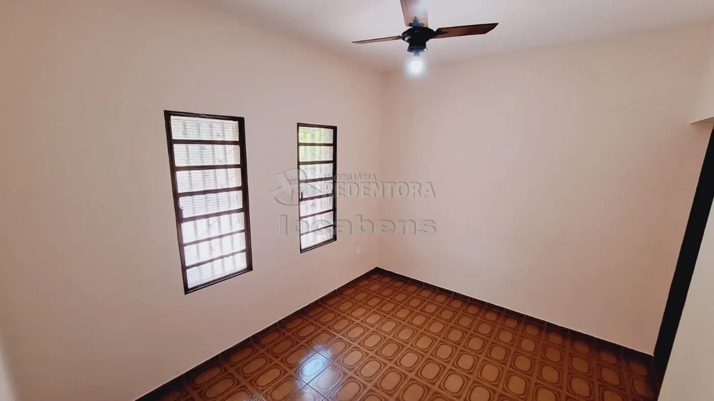 Alugar Casa / Padrão em São José do Rio Preto R$ 1.300,00 - Foto 1