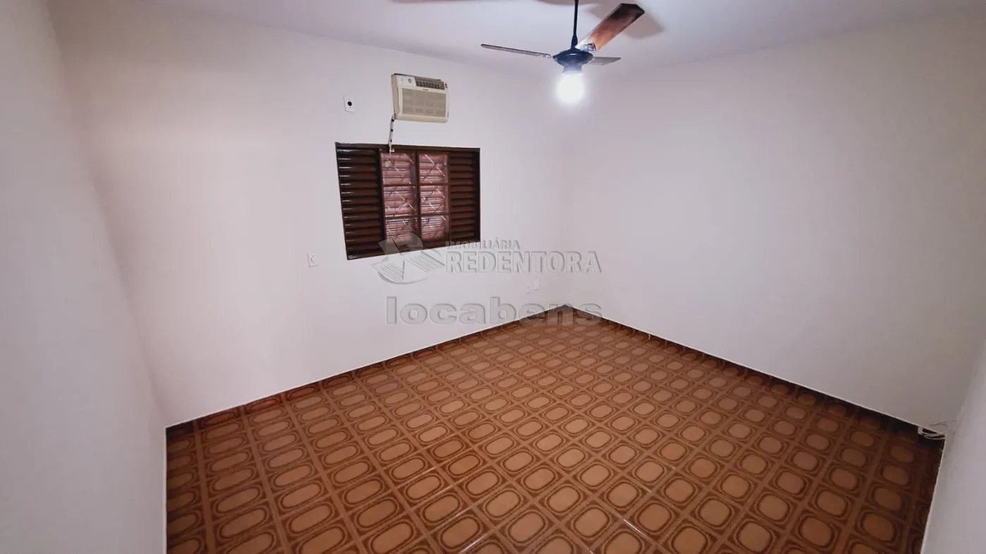 Alugar Casa / Padrão em São José do Rio Preto R$ 1.300,00 - Foto 3