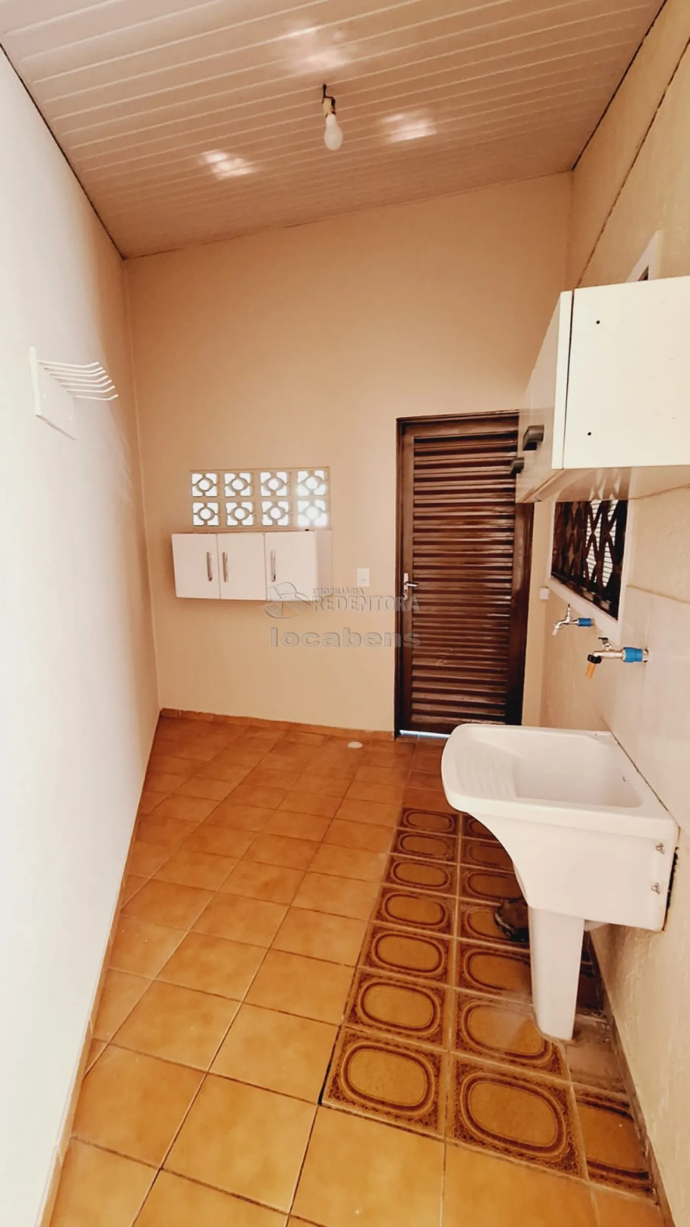 Alugar Casa / Padrão em São José do Rio Preto R$ 1.300,00 - Foto 13