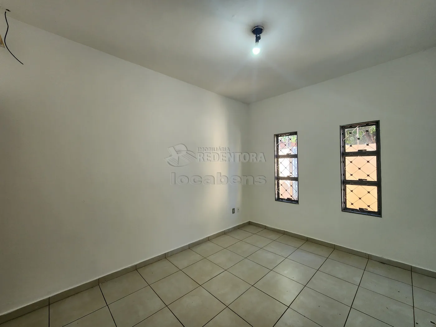 Alugar Casa / Padrão em São José do Rio Preto R$ 1.800,00 - Foto 2