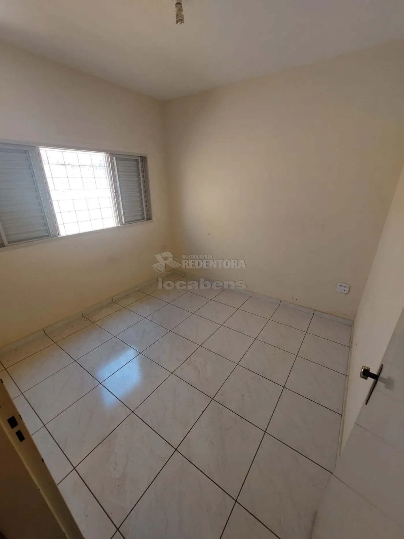 Alugar Casa / Padrão em São José do Rio Preto R$ 1.200,00 - Foto 5