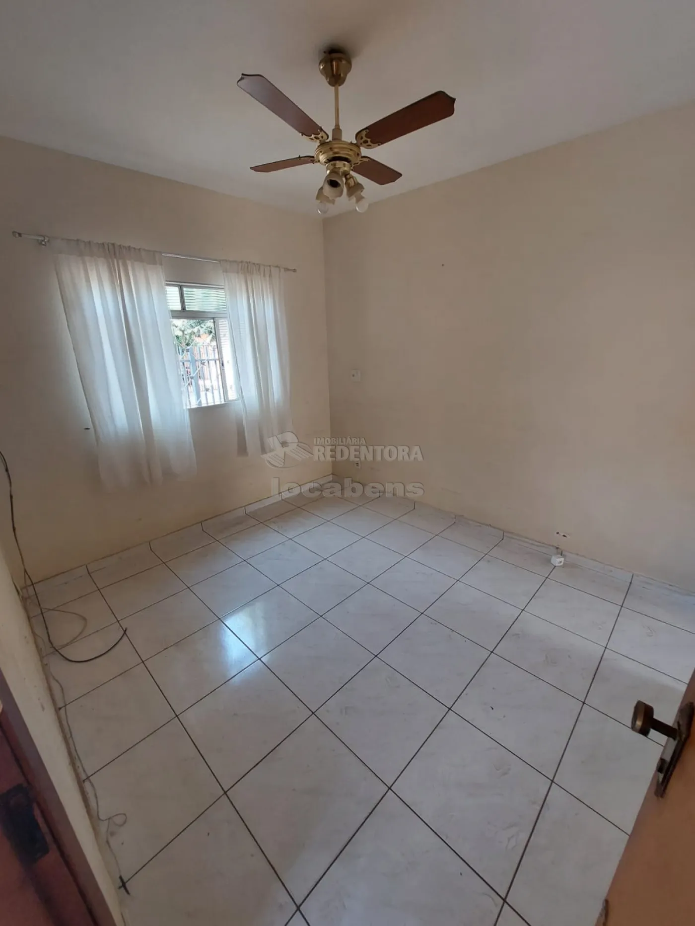 Alugar Casa / Padrão em São José do Rio Preto R$ 1.200,00 - Foto 4