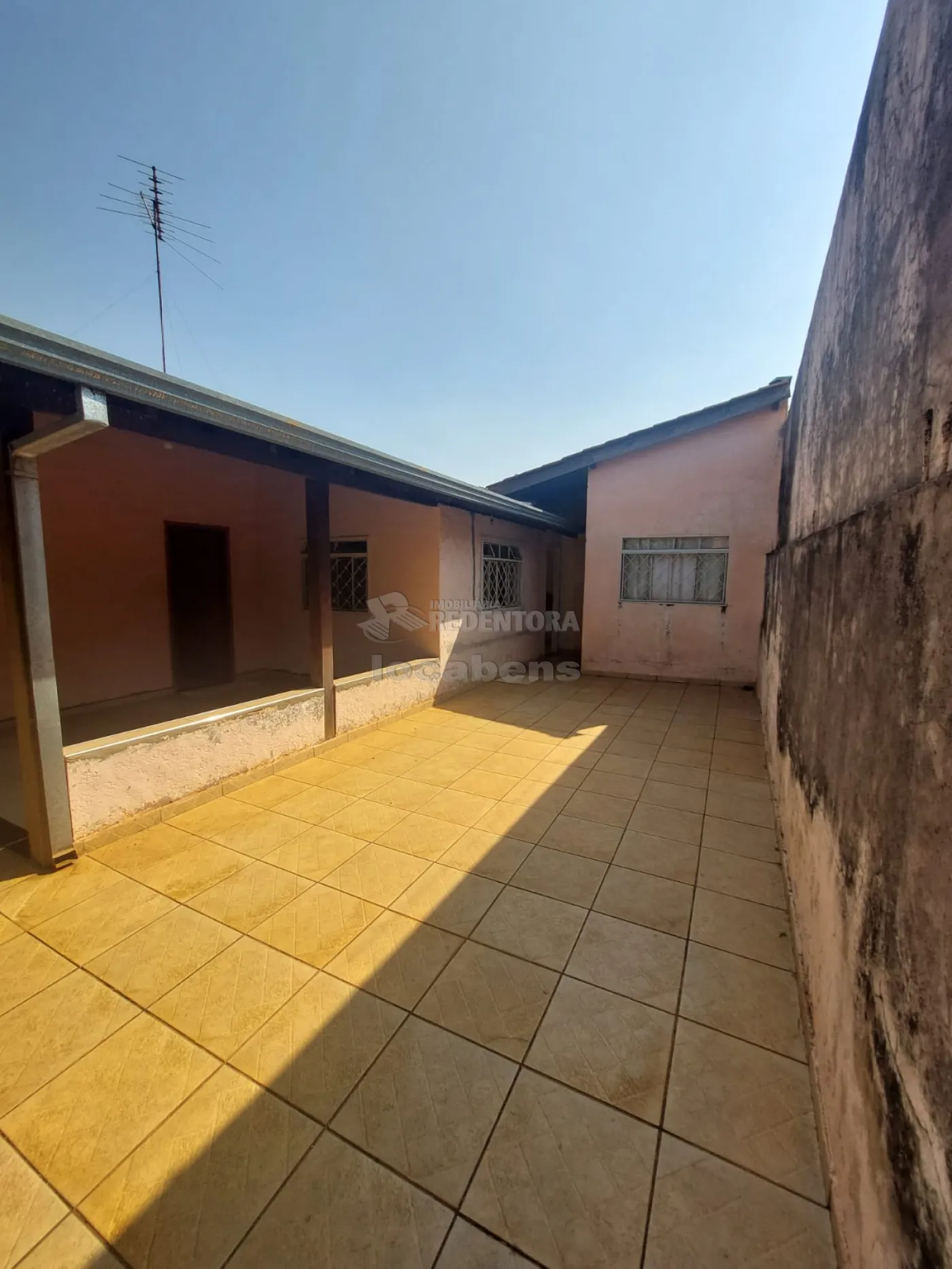 Alugar Casa / Padrão em São José do Rio Preto R$ 1.200,00 - Foto 1