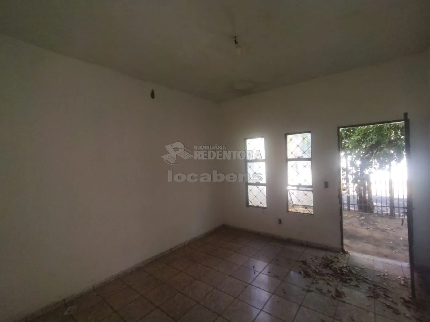 Alugar Casa / Padrão em São José do Rio Preto R$ 1.000,00 - Foto 2