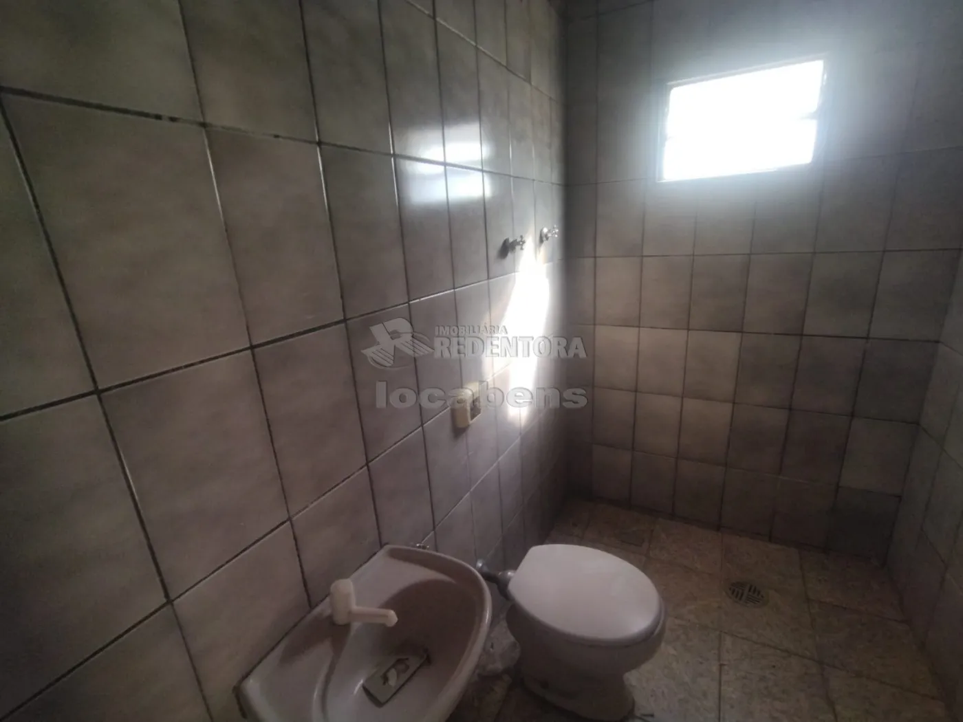 Alugar Casa / Padrão em São José do Rio Preto R$ 1.000,00 - Foto 9