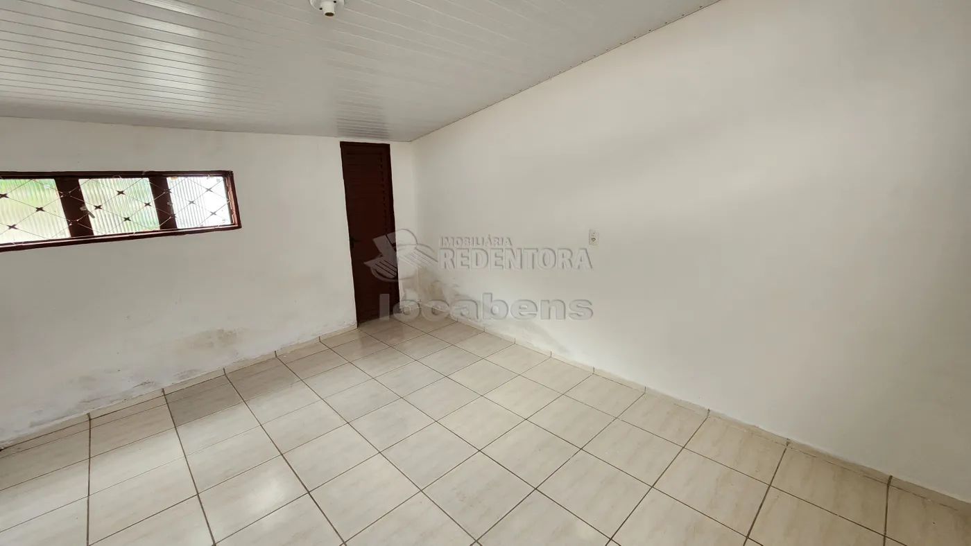 Alugar Casa / Padrão em São José do Rio Preto R$ 850,00 - Foto 1