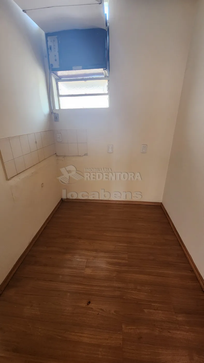 Alugar Comercial / Sala em São José do Rio Preto R$ 600,00 - Foto 5