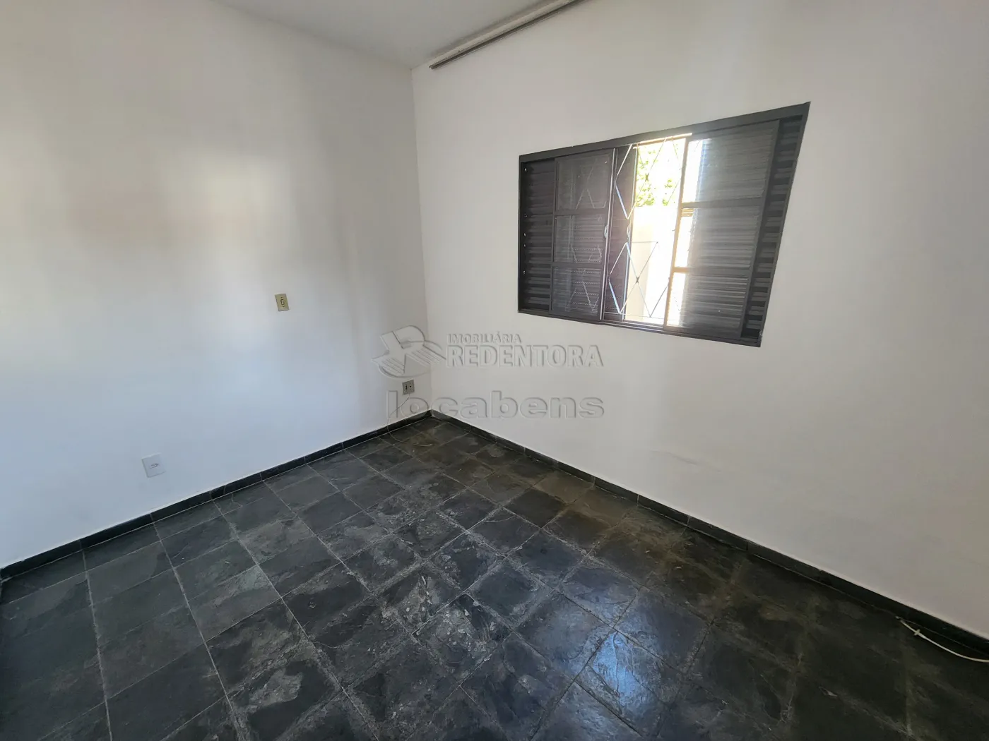 Alugar Casa / Padrão em São José do Rio Preto R$ 1.200,00 - Foto 5