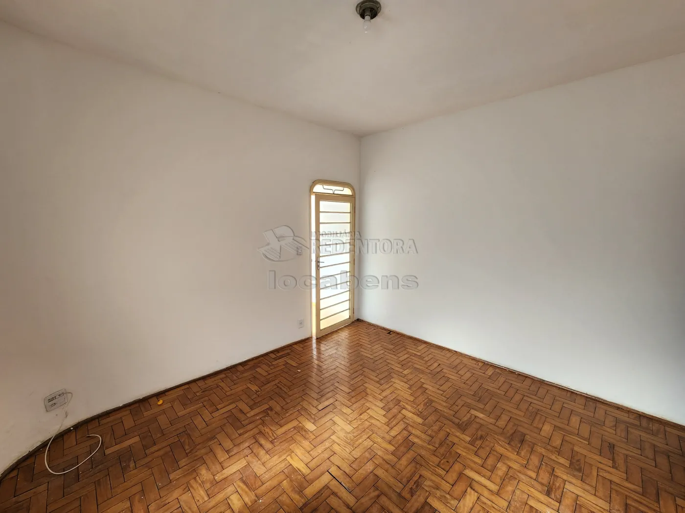 Alugar Casa / Padrão em São José do Rio Preto R$ 1.200,00 - Foto 3