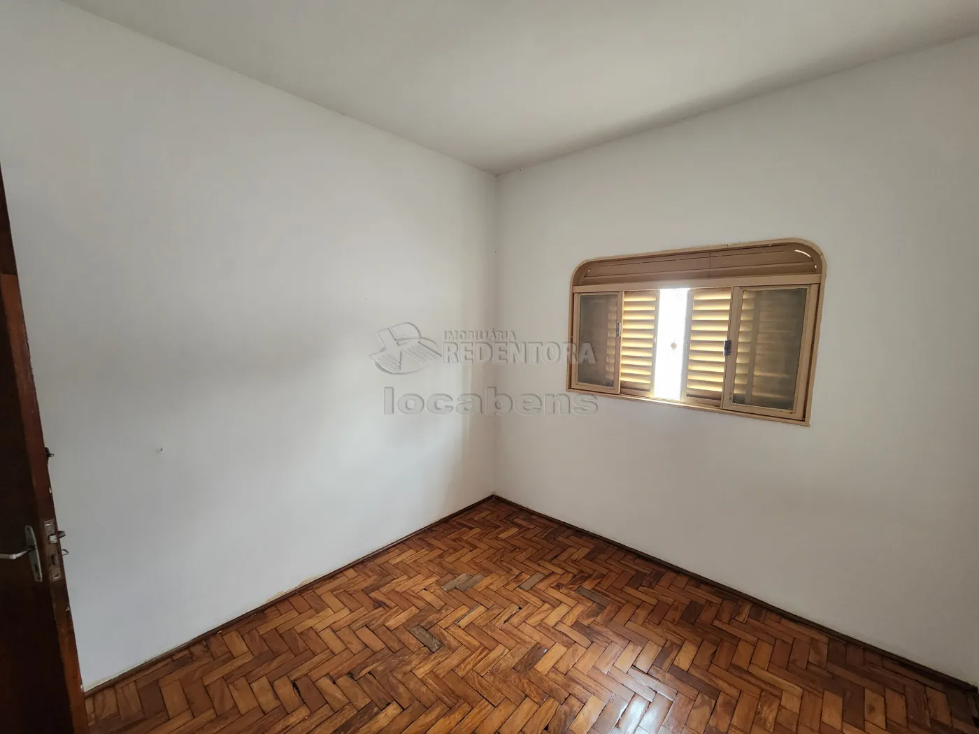 Alugar Casa / Padrão em São José do Rio Preto R$ 1.200,00 - Foto 8