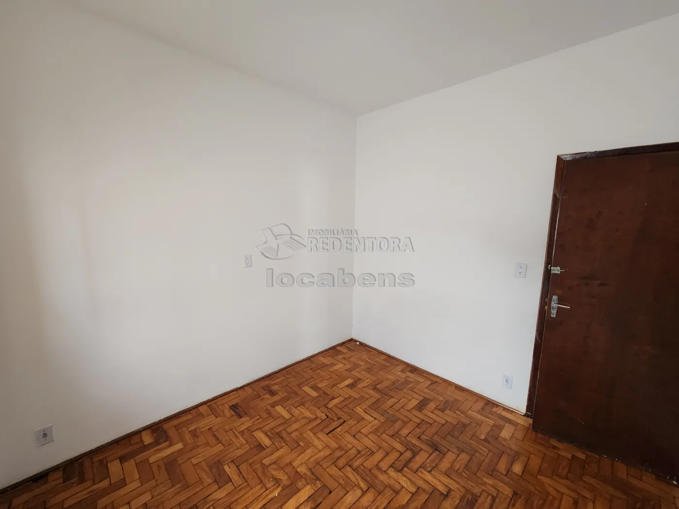 Alugar Casa / Padrão em São José do Rio Preto R$ 1.200,00 - Foto 9