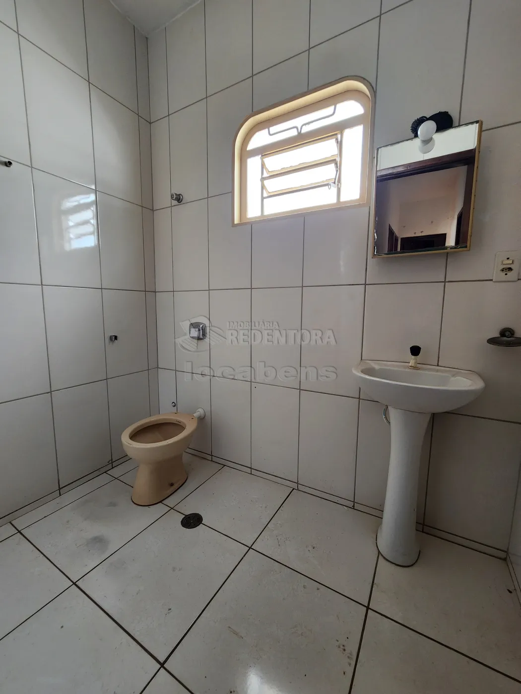 Alugar Casa / Padrão em São José do Rio Preto R$ 1.200,00 - Foto 10