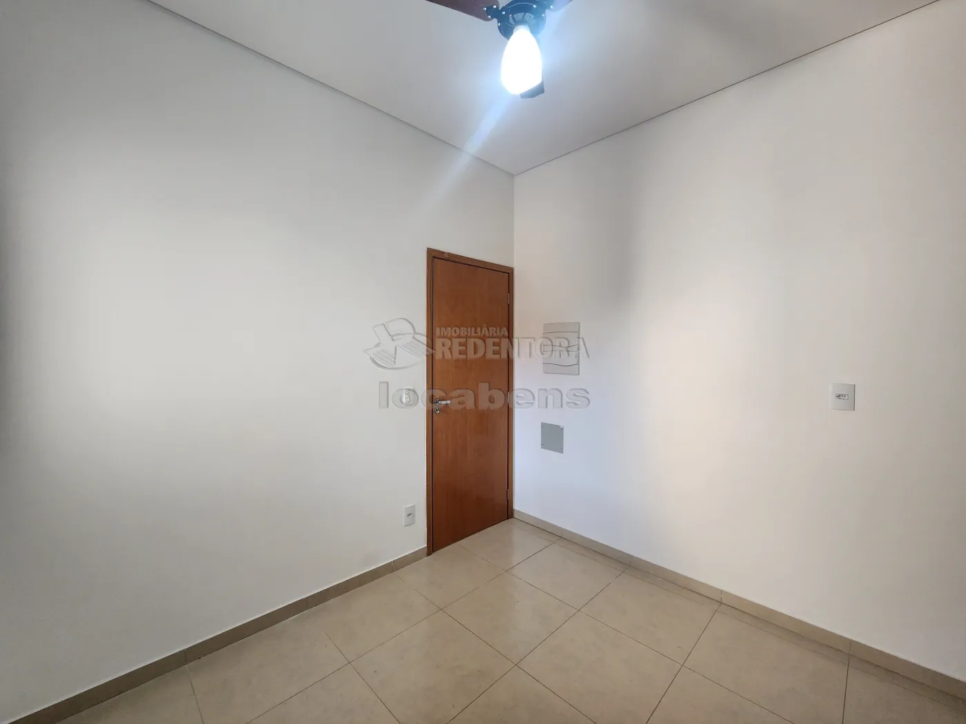 Alugar Casa / Padrão em São José do Rio Preto R$ 1.800,00 - Foto 6